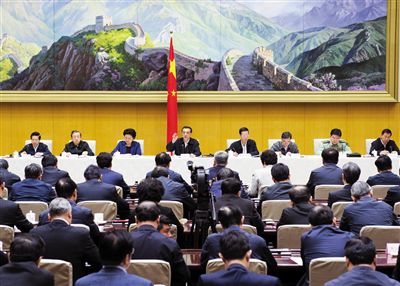 5月12日，國務院召開推進簡政放權放管結合職能轉變工作電視電話會議，李克強總理發表講話。新華社記者