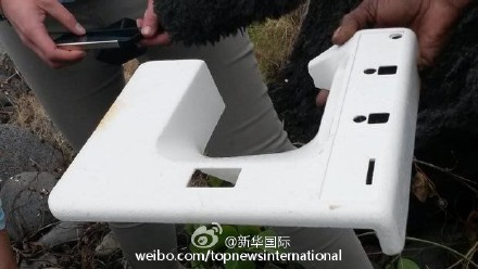留尼汪島現(xiàn)似飛機(jī)舷窗框架物體 等待檢測