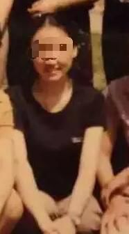 吳老師教音樂，已在該校工作十幾年。