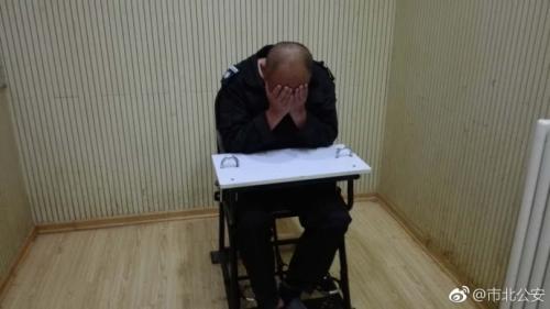  打人男子。圖片來源：青島市公安局市北分局官方微博