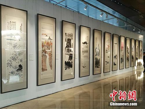 齊白石作品《山水十二條屏》在北京展出。<a target='_blank' _fcksavedurl='http://www.chinanews.com/' _fcksavedurl='http://www.chinanews.com/' >中新網</a>記者 宋宇晟 攝 齊白石作品《山水十二條屏》在北京展出。<a target='_blank' _fcksavedurl='http://www.chinanews.com/' _fcksavedurl='http://www.chinanews.com/' >中新網</a>記者 宋宇晟 攝