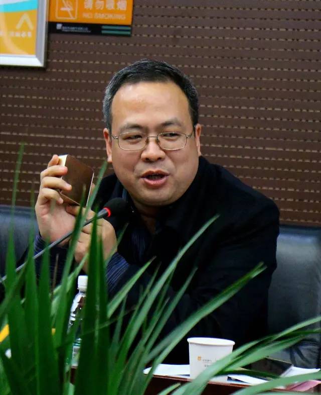 看看上面這位，就是我們1066最紅的男人——付總。