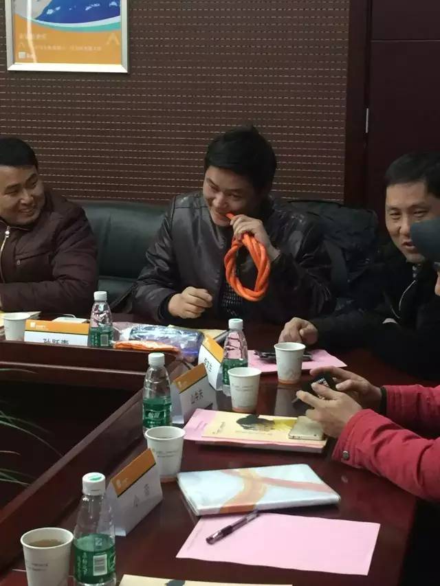 小編想問一下咬膠管的孫老師，優質膠管的口感如何呢？