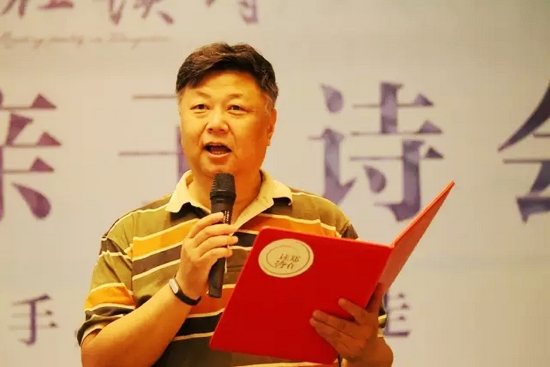 第一個節(jié)目便是重磅，大象融媒·欣欣象融網(wǎng)絡科技公司董事長魏峰帶來沈浩波的作品《在夏天時想起秋天》