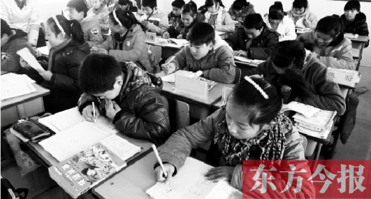 一所學(xué)校的學(xué)生們在上課中。鄭州、新鄉(xiāng)成為國家中小學(xué)教育質(zhì)量綜合評價(jià)改革實(shí)驗(yàn)區(qū)