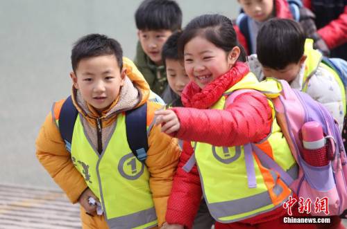 鄭州一小學為學生配發