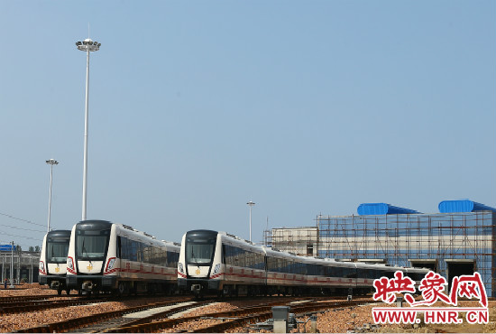 選擇地鐵出行，已經(jīng)是不少鄭州市民的首選
