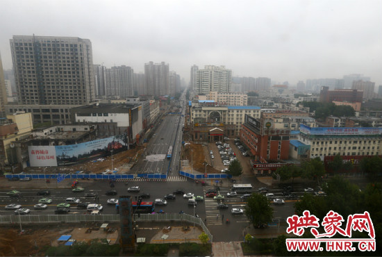 經三路下穿金水路隧道工程已經開始封閉施工。