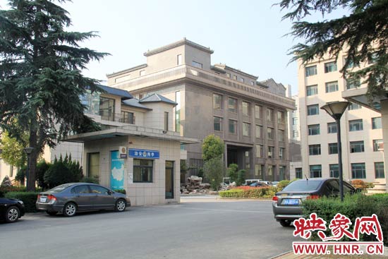 據這座建筑的一名工作人員稱，整座建筑為海龍集團所有，房屋建成之后用作公司紅木家具展示。