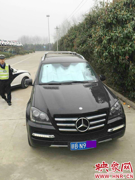 江西男子奔馳車中睡覺一氧化碳中毒，周口高速交警及時發現。