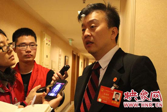 全國人大代表、中央電視臺綜藝頻道節(jié)目組主持人、河南省青聯(lián)榮譽副主席張澤群