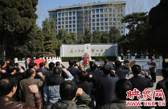 在焦裕祿紀念館，參觀的人絡繹不絕，一批批來自全國各地的黨員干部前來學習焦裕祿事跡