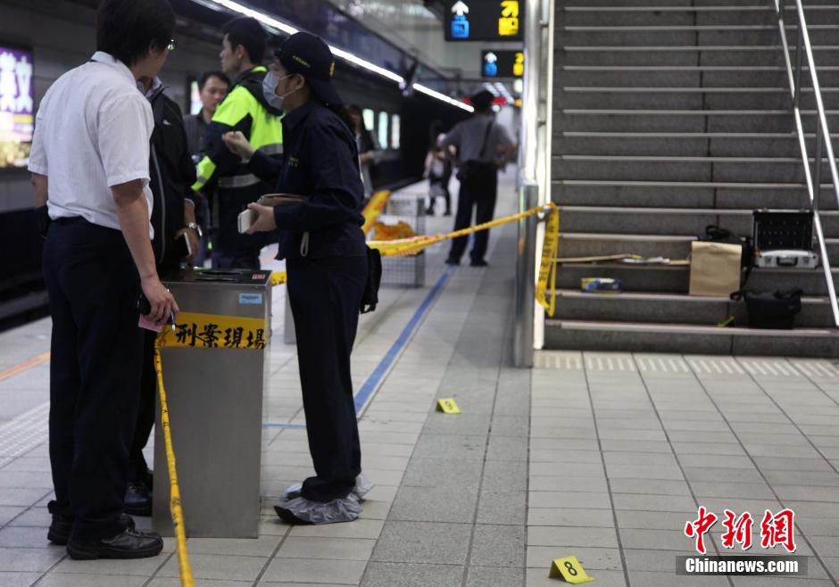 圖為新北市警察在現場勘查。中新社發 劉舒凌 攝