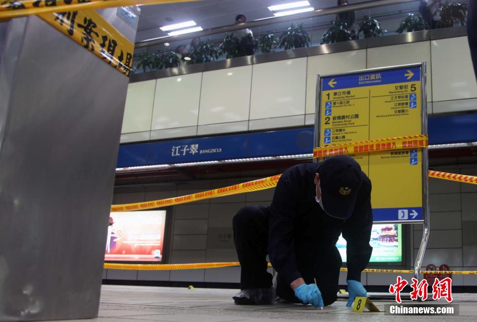 圖為新北市警察在現場勘查。中新社發 劉舒凌 攝