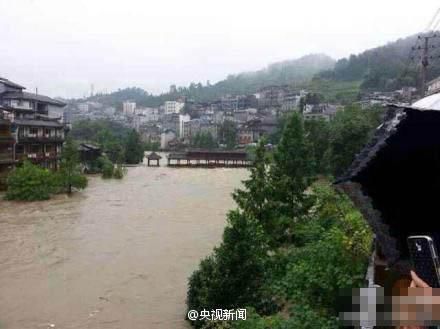 湖南鳳凰連降暴雨古城被淹 景區關閉全城停電