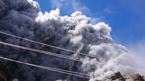 日本御岳火山爆發已導致8人受傷約250人被困（圖）