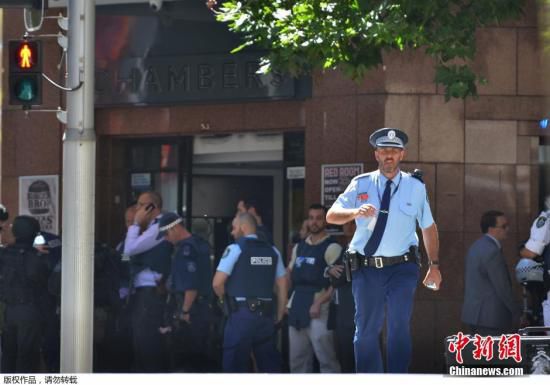 發(fā)生人質(zhì)劫持的咖啡屋位于馬丁廣場，是悉尼市最為繁忙的中央商業(yè)區(qū)。