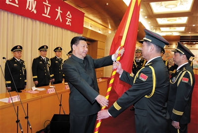習近平將軍旗授予西部戰區司令員趙宗岐、政治委員朱福熙。