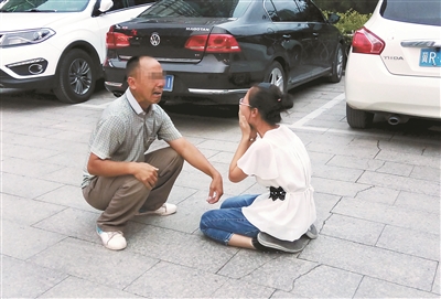 一位來自山西的父親，在燕郊找到陷入傳銷組織的女兒，當街痛哭，求女兒回家
