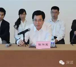 在天津紀委對王富強的通報中指出，王富強從“聽黨的話，永遠跟黨走，做讓黨放心的人”這一初心出發，吃過苦、流過汗，曾為天津港保稅區的建設和發展、為天津市招商引資工作作出過貢獻。貢獻被認可、贊譽，其驕傲自滿情緒漸生，覺得