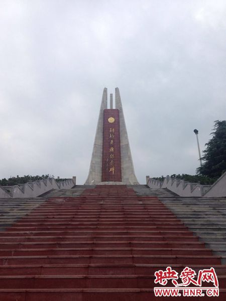 桐柏是革命老區，英雄紀念碑位于南端翠屏山上。