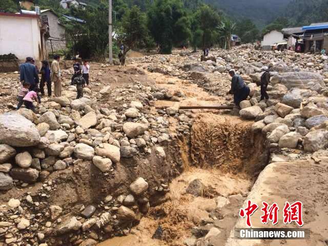 7月28日,云南省保山市隆陽區瓦房鄉喜坪村上坪小組發生山洪災害,造成3戶人家9人被沖走。