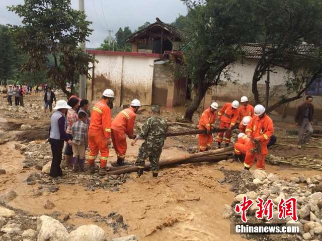 7月28日,云南省保山市隆陽區瓦房鄉喜坪村上坪小組發生山洪災害,造成3戶人家9人被沖走。
