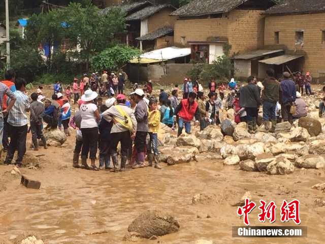 7月28日,云南省保山市隆陽區瓦房鄉喜坪村上坪小組發生山洪災害,造成3戶人家9人被沖走。