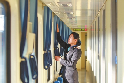 臥鋪車廂 半包式，更具私密性和舒適性。