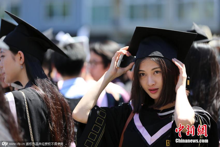 北影本科畢業典禮 美女學生素顏難掩清新