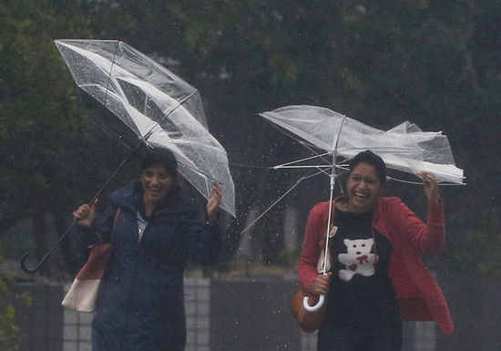 19號(hào)臺(tái)風(fēng)在日本登陸，帶來強(qiáng)降雨。