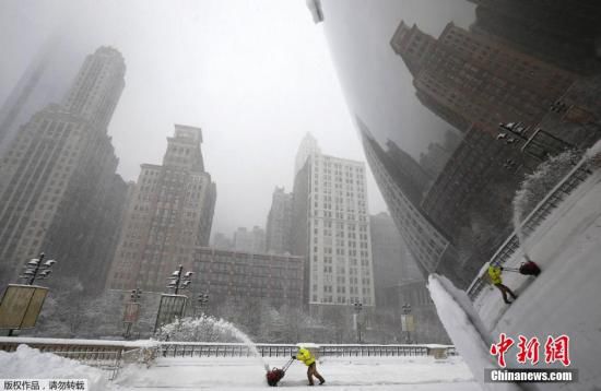 當地時間2015年2月1日，美國芝加哥，當地迎來今冬最強降雪。