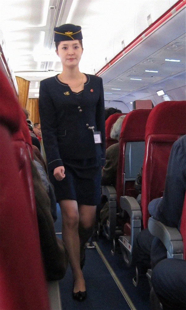 朝鮮領導人金正恩最近下令國營高麗航空的女空服員改穿比較短、比較緊的裙子。