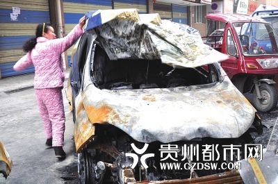 才跑8000公里的車被燒得不成樣子。