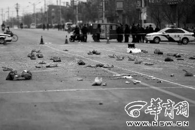 2014年1月6日，在蒲城縣迎賓路，警方在案發(fā)現(xiàn)場路面劃分了86個(gè)方格，提取現(xiàn)場遺留爆炸物品進(jìn)行取證