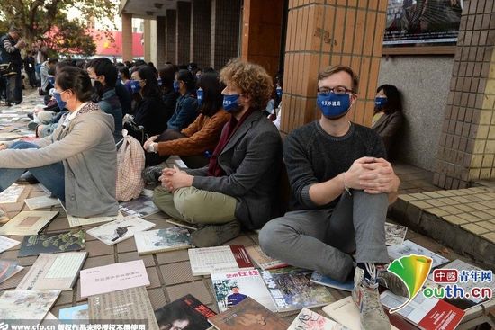 上海100名藝術家靜坐抗議中國當代藝術(圖)