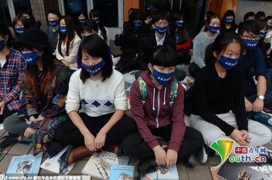 上海100名藝術家靜坐抗議中國當代藝術(圖)