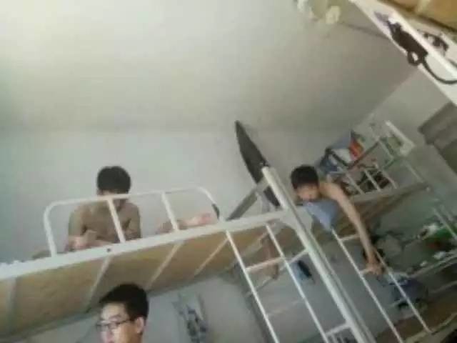 這個學(xué)校的男生宿舍火了！女同學(xué)都喊著要嫁