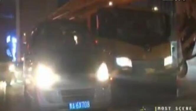 撞了車還打人 這是誰在胡鬧？