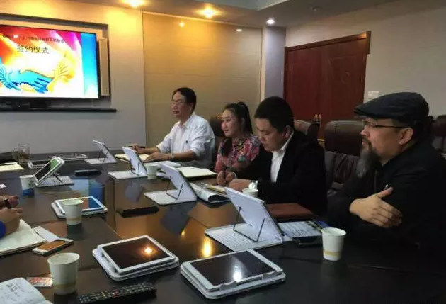 從右至左依次為趙財神，雅購供銷CEO許濤，農(nóng)團聯(lián)盟創(chuàng)始人王婷。