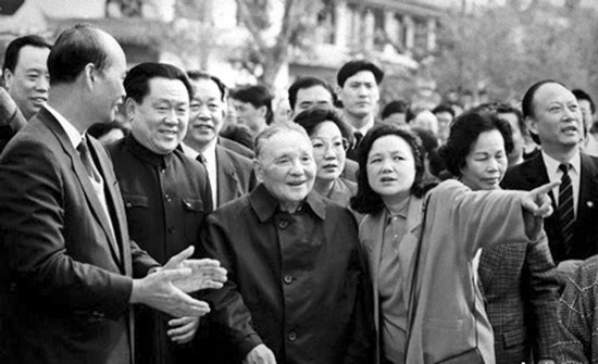 1992年，鄧小平南巡 圖片來自中國共產黨新聞網