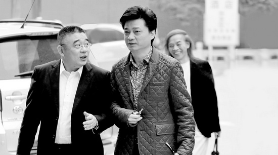 錢文忠（左）、小崔、蔡志忠（后）三位大咖步入錄制現場