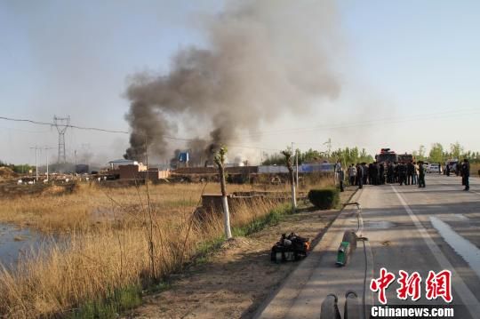 河北武邑一化工廠發生爆炸2人撤離中受傷（圖）